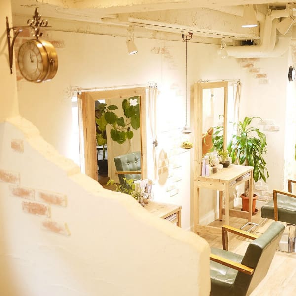 女性スタイリストのみの小さなプライベートサロン|une brise