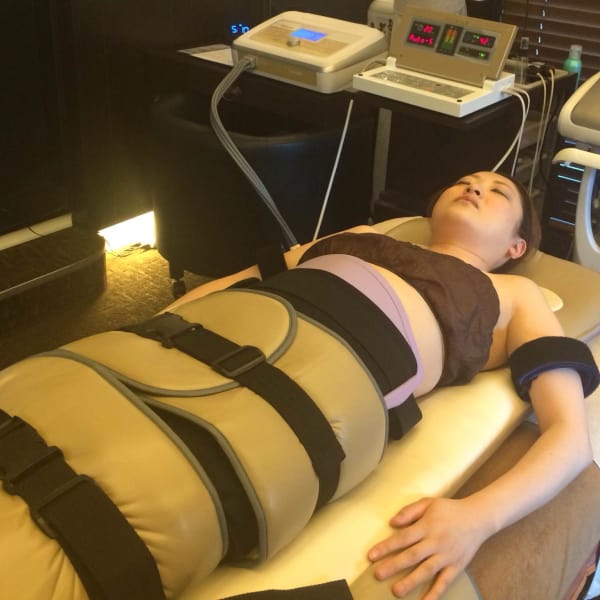 痩身マシン2台使用の贅沢ケア♪人気No.1☆美骨ボディ痩身コース150分40425円より45％OFF|麻布エステ ウノジェンネ