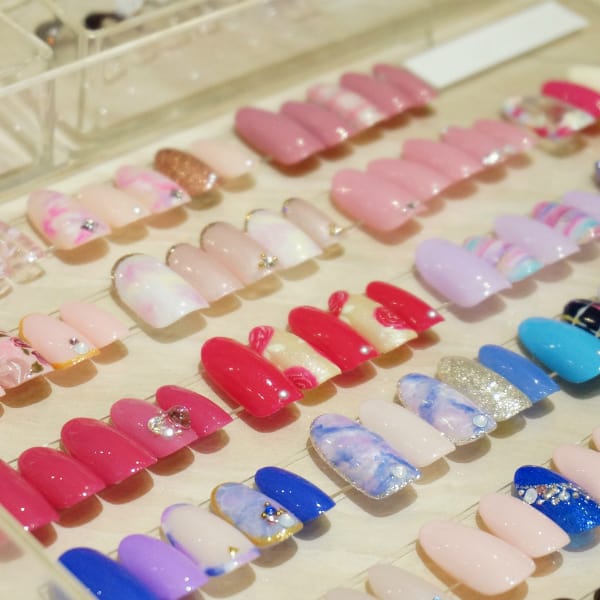 個人サロンでは類を見ないカラーの数とサンプルの豊富さが自慢です！|nail Haniel