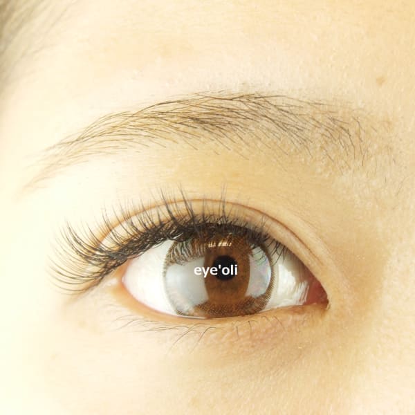 3Dラッシュ導入サロン♪自まつ毛に負担をかけずにボリュームのある目元に☆カラーエクステもOK！|eye' oli
