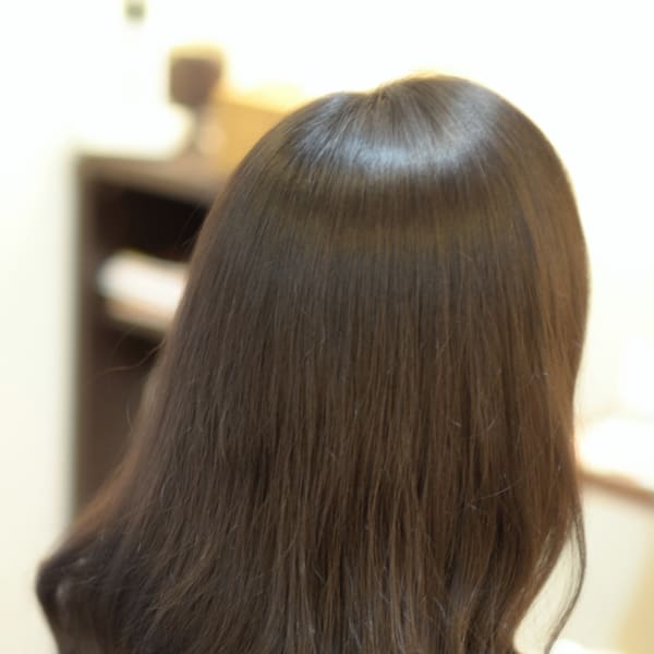 頭皮の汚れをしっかり落とし、マッサージでリラックスできるヘッドスパで健康な髪が育つ土台を作ります。|SQUASH