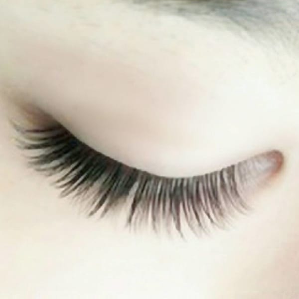 まつげのお悩み、おまかせください♪ネイルも併設のアイラッシュサロン☆|Black jewelry