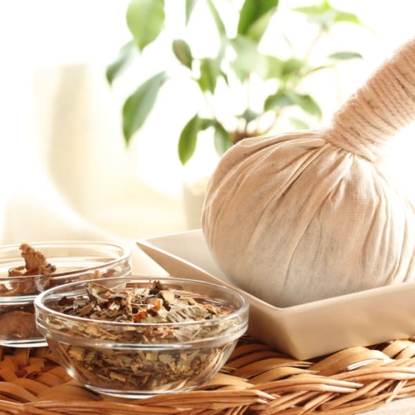 魅惑のハーブボール！|タイ古式リラクゼーション りらっくすらいふ