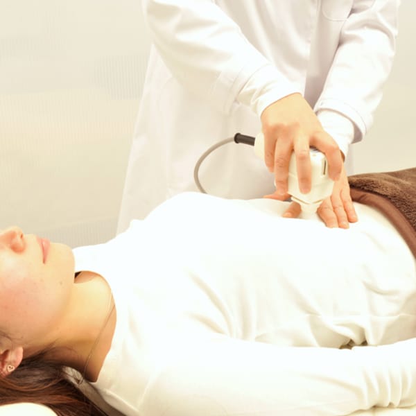 お洋服を着たまま施術！波動施術で脂肪を燃焼しやすい身体に体質改善しましょう。|ダイエットサロン マイナスアルファ