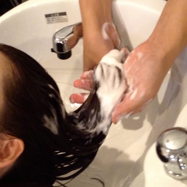 うるツヤになれる厳選トリートメントが自慢のサロン|Fiato Hairdressing Salon