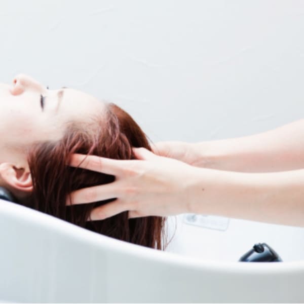 頭皮のエイジングケア☆最終受付20時☆ヘッドスパ30分+ブロー、コテ巻き仕上げ ¥3700|FIX-hair なんば