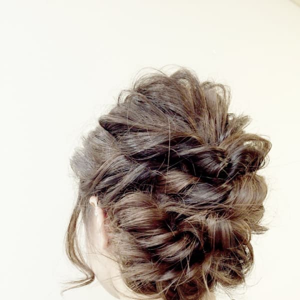 結婚式やデートに可愛くしませんか？|美容室 Lively