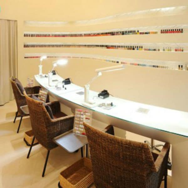 見られる足元は抜かりなくオシャレに★フットネイルもおすすめ♪|Buenos Karin Nail