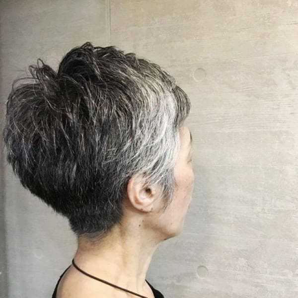 見た目年齢マイナス10歳♪グレイヘアをハーブカラーで彩り、ハリコシもUp！欲しい所に毛量Upも可能♪|coco maison