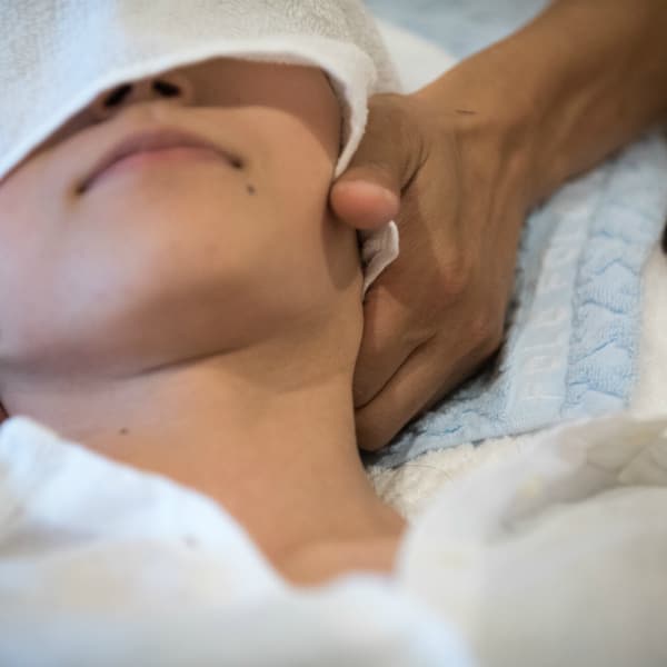 首・肩こりに苦しんでいる方にオススメの肩こり専門整体院☆|Correct 整体院