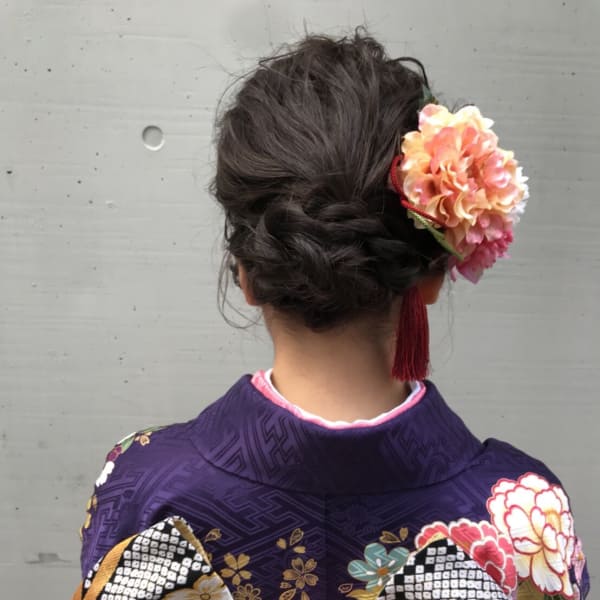 成人式や卒業式の着付けはお任せください♪池袋で振袖や浴衣を美しく。 特別な日を華やかな姿で彩ります！|prize Iris 池袋【プライズ アイリス】池袋駅東口店
