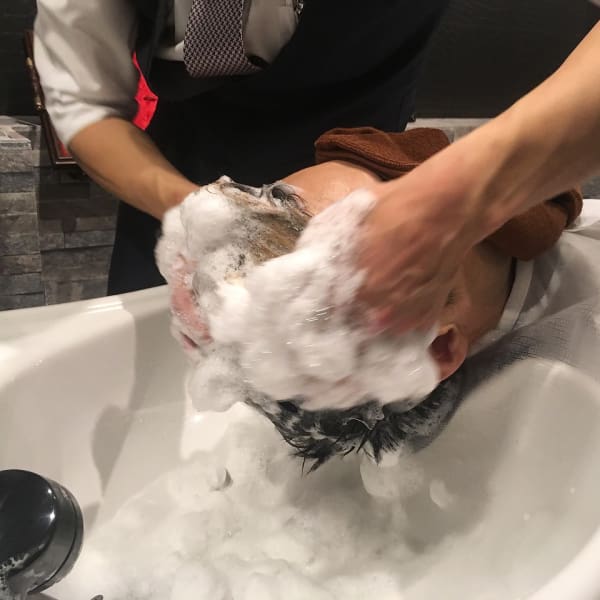 頭皮の汚れを判断できるクリーニングヘッドスパ☆デトックス判断|Bar Ber Shop REGALO