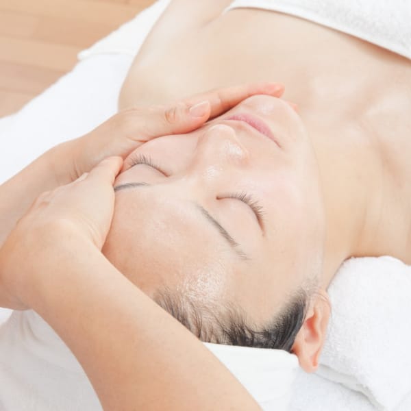 【巧みなハンドテクニックを体感!!】フェイシャルトリートメントで小顔効果UP!!美白・潤い・毛穴引締|Mstyle