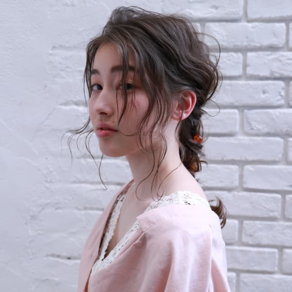 特別なシーンに♪ちょっとしたお出かけに♪　うねるようなカールで無造作アレンジヘアSET|Battery hair&make 塚本店