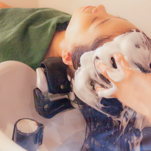 白髪予防/改善。薄毛予防/改善の新発想ヘッドスパ|ボブ専門/ Lucy Hair Design Works