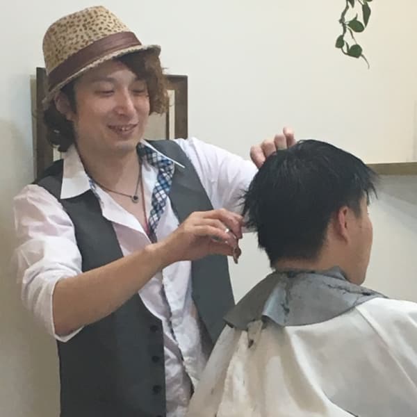 理容・美容のダブルライセンスを取得！両方の技術を兼ね備えているからこそ可能なカット技術♪|Free hair