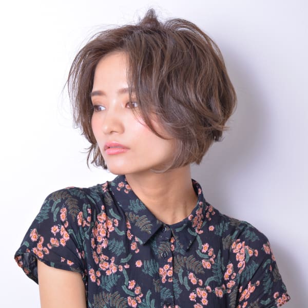 ショート×カーキアッシュでスタイリッシュな印象に!!|Liraica【リライカ】
