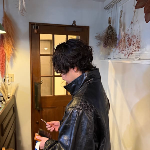 20代から30代、40代メンズも得意のJILL。髪型もビジネス、パーマ、ツーブロックなどおまかせ。|JILL Hair Design NAMBA