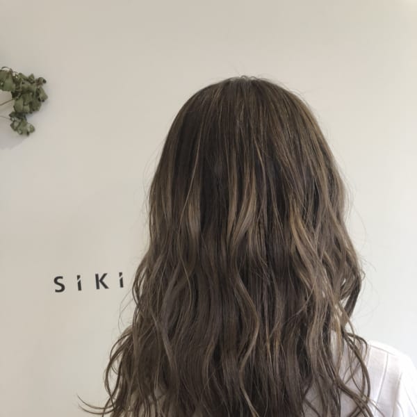 《嬉しいロング料金なし》ワンランク上のヘアスタイルなら3Dハイライトカラーがオススメ★|SIKI