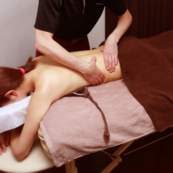 男性セラピストが行う、機械を使わないオールハンドエステ|隠れ家サロン ノスタルジア