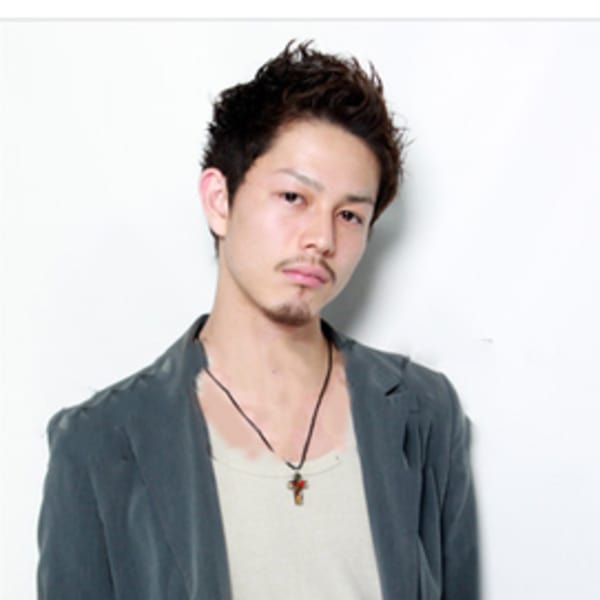刈り上げにならない程度のショートスタイル。ややトップを長めに残し、シルエットを整えます。|Sails セイルズ 浦和