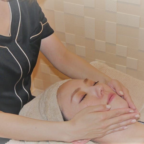 ヒト幹細胞培養液を用いてアンチエイング！|フェイシャルサロン KAGURA