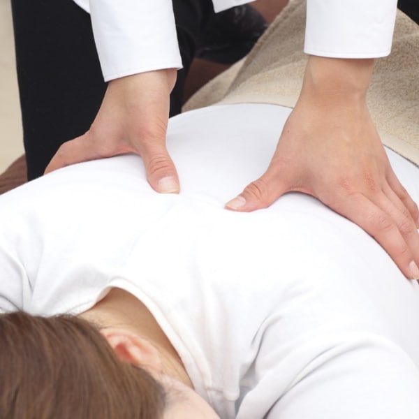 【元町商店街の中にあります】21：30まで営業！お買い物、お仕事帰りに立ち寄れる整体院|かん健康整体院