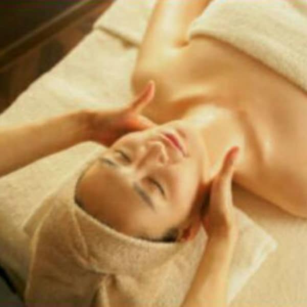 オールハンドでボディ、フェイシャル、リフレクソロジーなど全身の疲れを癒します♪|Ambellir アンベリール