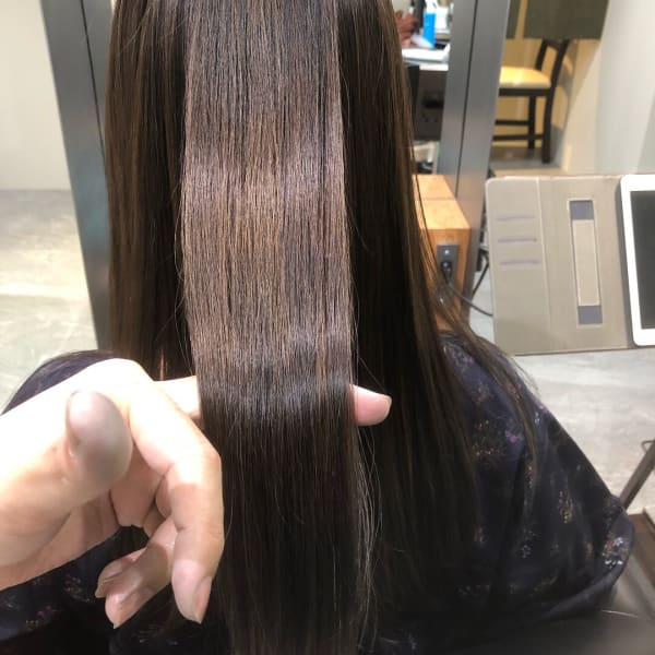 水の力でエイジングによるパサつきや乾燥する髪質を改善するトリートメント|colo