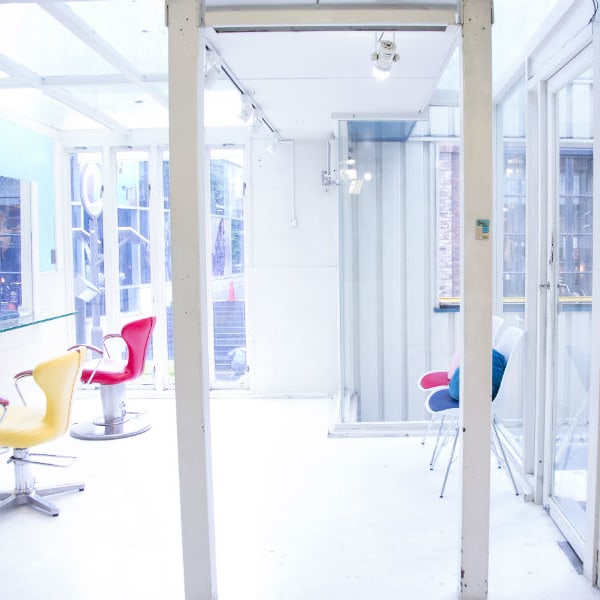 日差しの心地よい空間と人柄で心から落ち着ける【Tailwind】|Tailwind