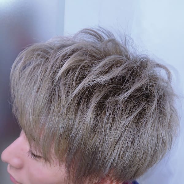 スモーキーアッシュ|au 美容室