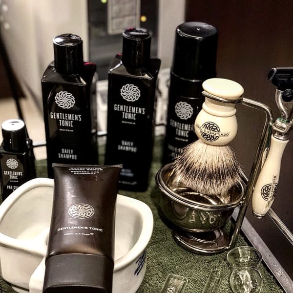 紳士のメッカ・イギリス・ロンドンから仕入れた「ジェントルマンズトニック」を贅沢に使用|Barbering Method produce byヘアサロン大野