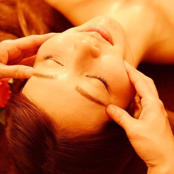 小顔フェイシャル+デコルテスペシャルケア+首リンパ   60分 4980|Ange Refresh