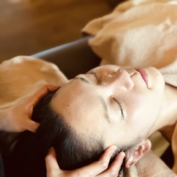 ドライヘッドスパ【肩・デコルテアロママッサージ込み】30分2600円|soleil