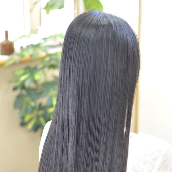 髪が硬くならない縮毛矯正|HEART FULL