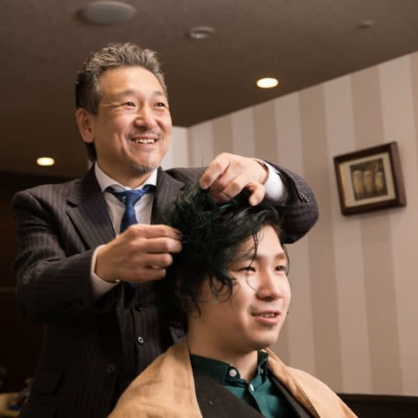 スーツにもカジュアルにも似合うStyleをご提案。“大人の余裕と自信”が満ち溢れる雰囲気を演出します|BAR BER SHOP OldNew