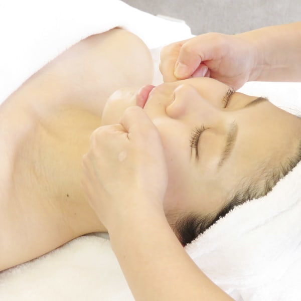 【ボディ＋顔筋】お顔のコリをほぐして、首肩のコリ改善に！リンパとセットで顔筋がお得に♪|彫刻リンパ＆パートナーストレッチサロンWarm Beauty