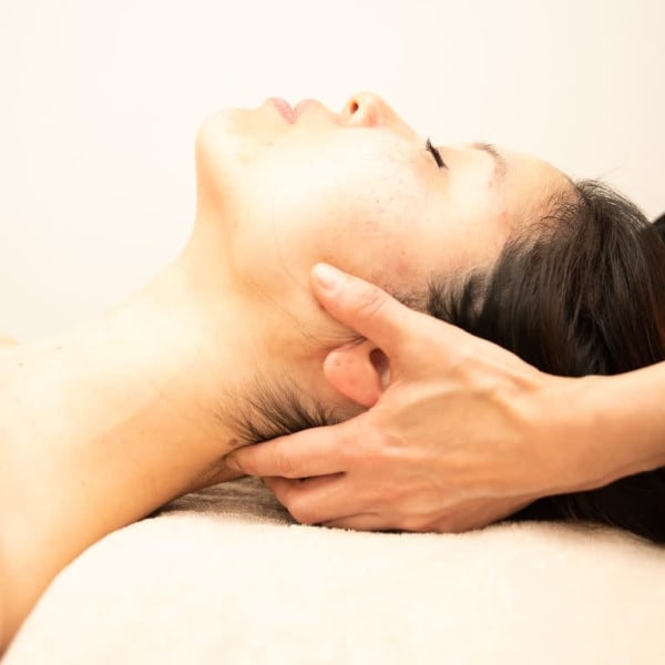 【小顔60】【小顔×頭矯正×上半身集中リンパ整体】60分 7,700円|美容小顔矯正専門サロンMore-Vi【モアヴィ】