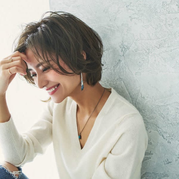 「朝のセットが楽に、シルエットも綺麗に」大人ショート、レイヤースタイルの似合わせカットはお任せ♪|CREA