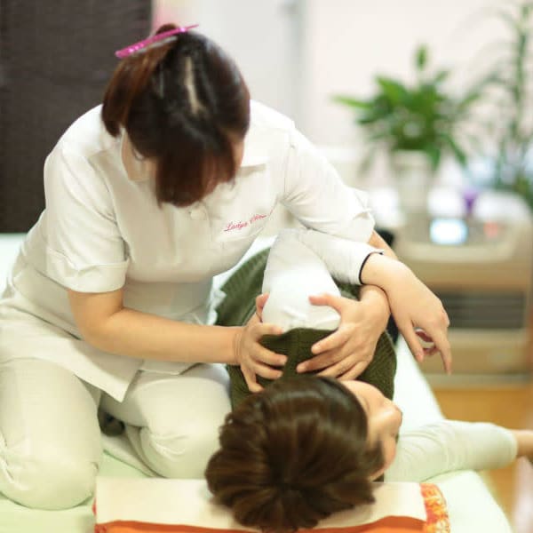 ポイントは歪み改善！！骨盤から見直す身体のメンテで、首や肩のコリもスッキリ★|レディースカイロ タイム