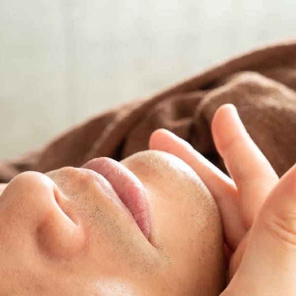 【メンズ必見☆ヒゲ脱毛】最短10分!!毎日の髭剃りが楽になると人気…♪|Private Salon LAXSIA