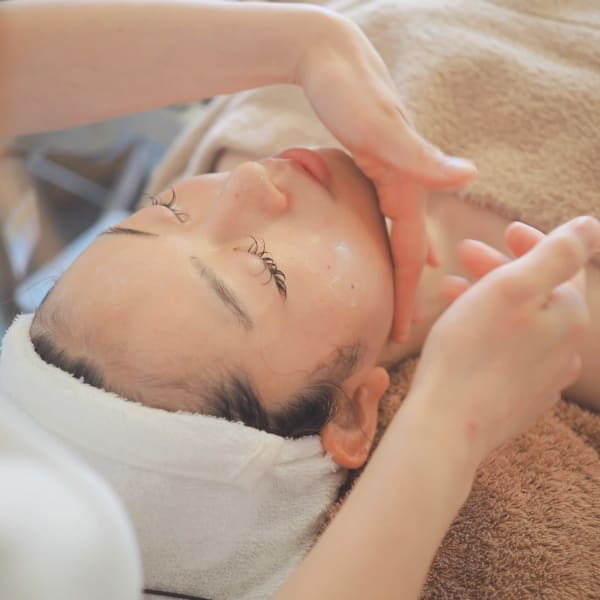 フェイシャル専門店だからこそ！お悩みケアが充実のサロン★|肌質改善・小顔ケア専門サロンAmicarina