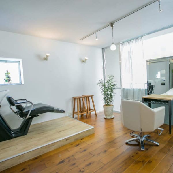 シャンプー台もゆったり広々です|MON STYLE