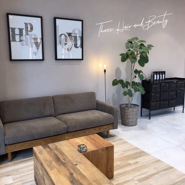 カフェ風で落ち着いた雰囲気のなおしゃれサロン|Three.