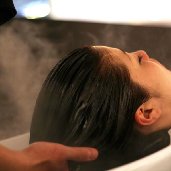 クリームヘッドスパ+贅沢トリートメント5000円髪の悩みに合わせて選べるアロマで極上の癒し|Vision 梅田店
