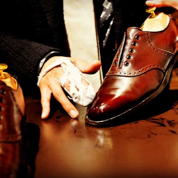 本格派・靴磨き職人がいるバーバーショップ|Barbering Method produce byヘアサロン大野