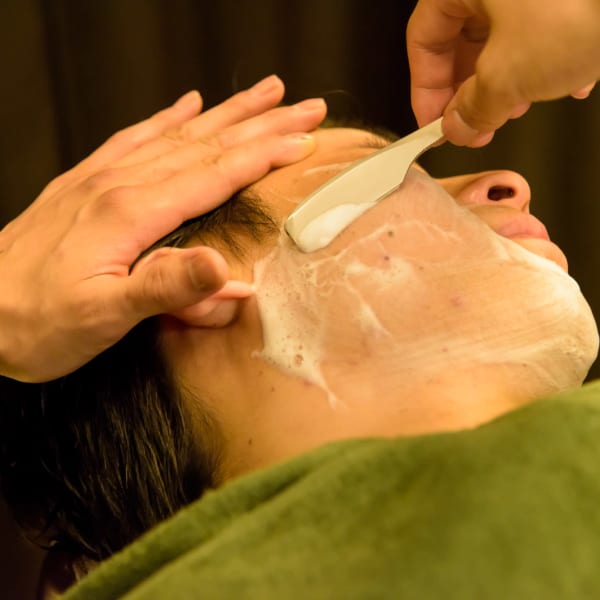 理容師にしかできない剃刀を使用したエステ|Barbering Method produce byヘアサロン大野
