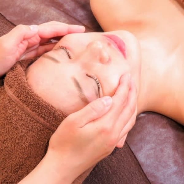 ノーファンデーションで美しい☆素肌を叶えるフェイシャルケアがおすすめ♪「毛穴引締め 角質滑らかフルは|Salon de Felice