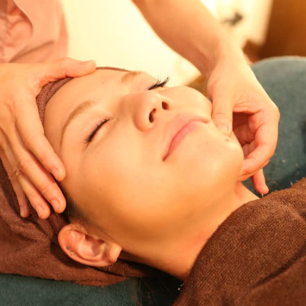 眼精疲労や小顔にヘッドスパも人気です!!|なごみサロン