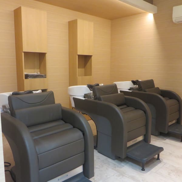 【自慢の厳選トリートメントで目指せウルツヤ美髪♪】栄養をしっかりと髪の内側へ浸透させて髪質改善♪|u'i by first